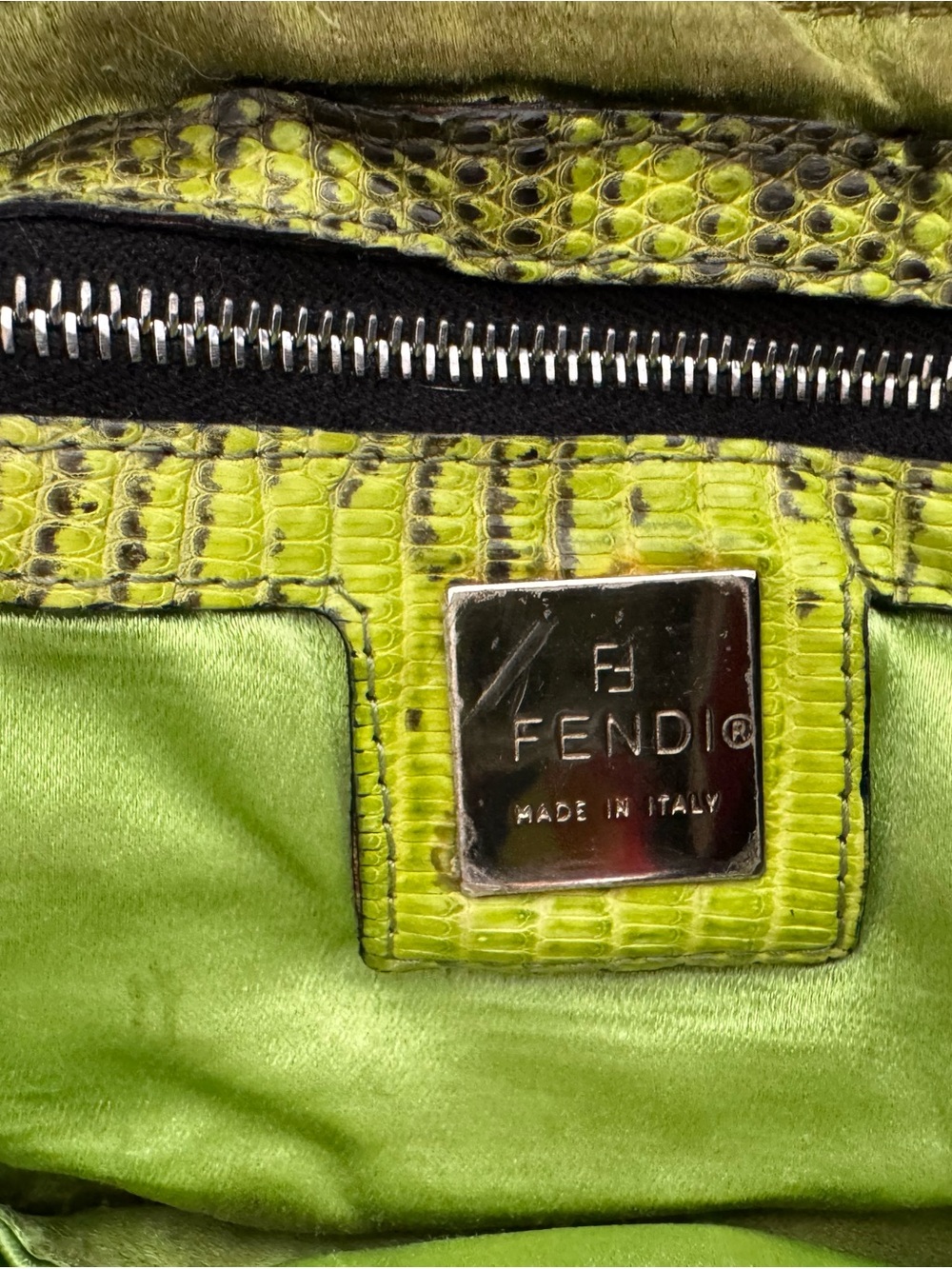 Rare early 2000s Fendi Baguette FEN0610A with embroidered flowers and green trim - Picture 8 of 8